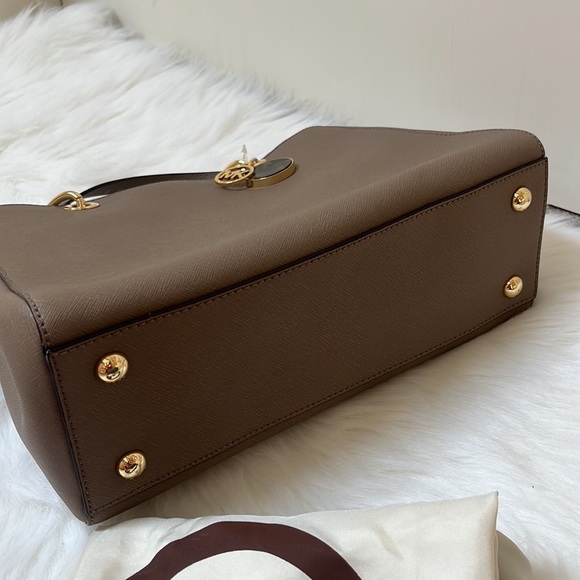 ⭐️NWT💯 Authentic Michael Kors Cynthia Medium Satchel - Picture 5 of 9